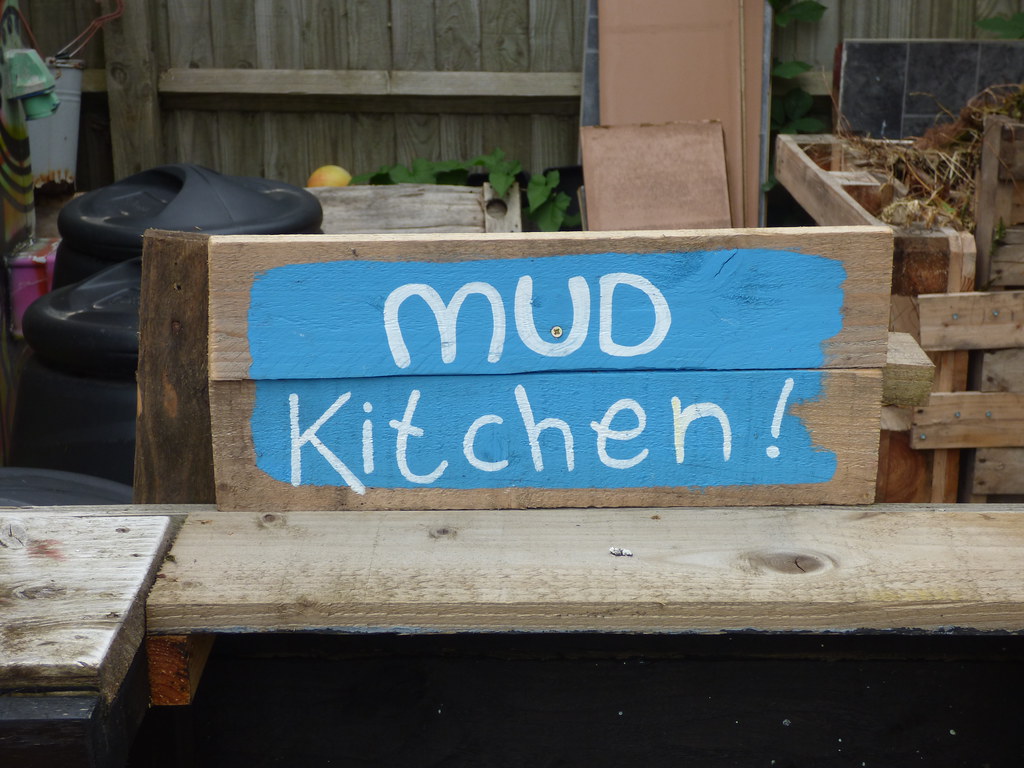 benefits of mud kitchen play