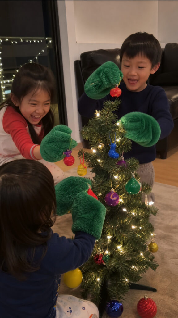 Steal the Ornaments Game
