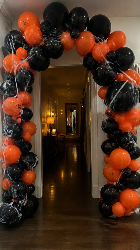 Create a Dramatic Black and Orange Balloon Arch