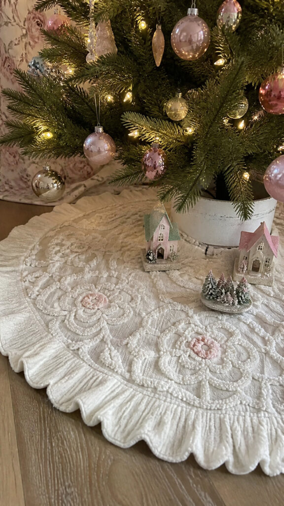 Chenille Bedspread Style with Tufted Details