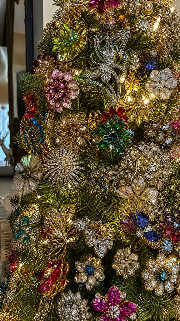 Incorporating Brooches and Pins as Statement Pieces